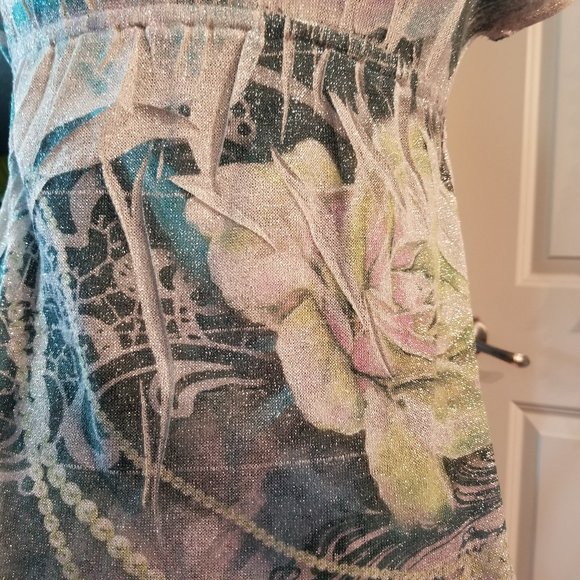 Small Short-Sleeve Shiny Subtle Metallic Floral V-Neck Blouse - Silver - Picture 3 of 5